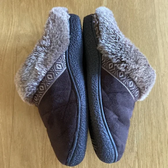 Isotoner Smartzone Gel Zone Technology Slippers - Picture 5 of 9